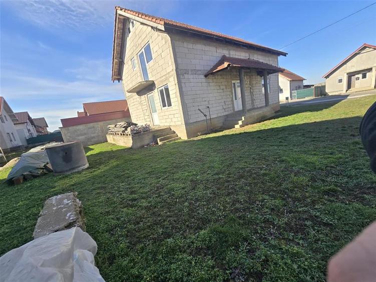 Casă cu 4 camere cu Teren 300 Mp în Palota