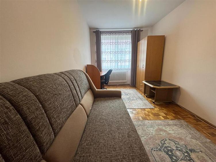 Apartament cu 4 camere decomandat, mobilat în Cedonia