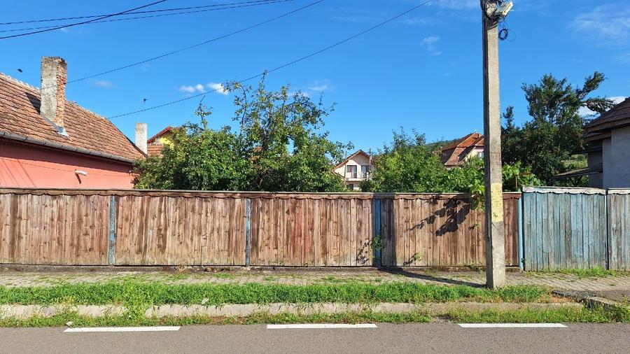 Casă individuală cu 2 camere cu Garaj în Central