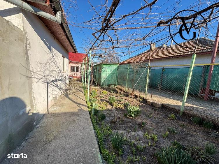 Casă cu 3 camere semidecomandat cu Teren 387 Mp în Lumina