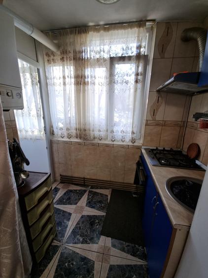 Apartament cu 4 camere semidecomandat, mobilat în Rahova