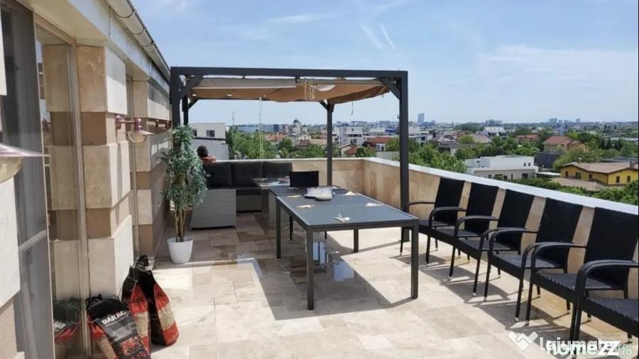 Apartament cu 5 camere decomandat în Sisești