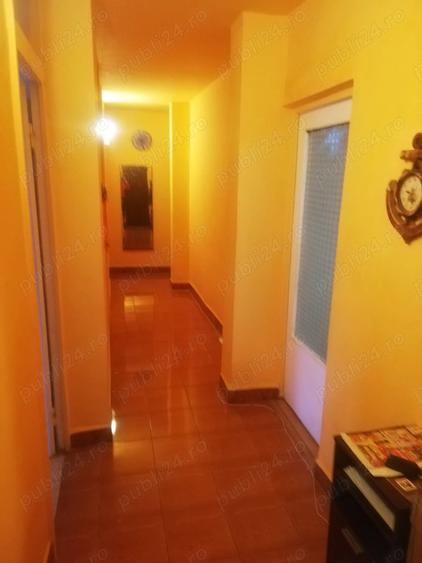 Apartament cu 5 camere decomandat în Dâmbovița