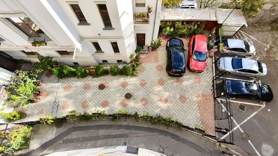 Casă individuală cu 16 camere cu Canalizare în P-ța Unirii
