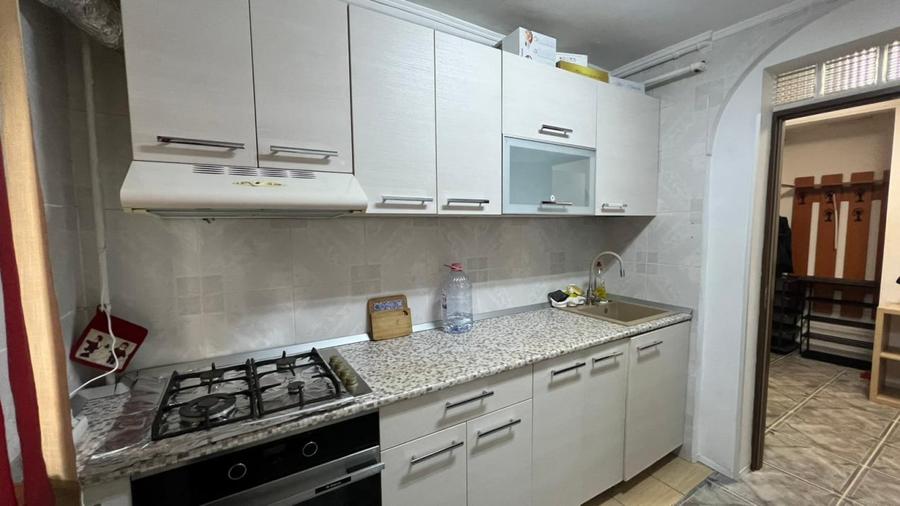 Apartament cu 3 camere decomandat, mobilat în Dristor