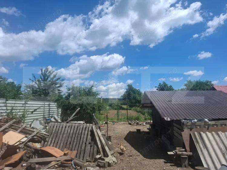 Casă cu Teren 5800 Mp în Crângurile