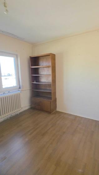 Apartament cu 2 camere semidecomandat în Olteniței