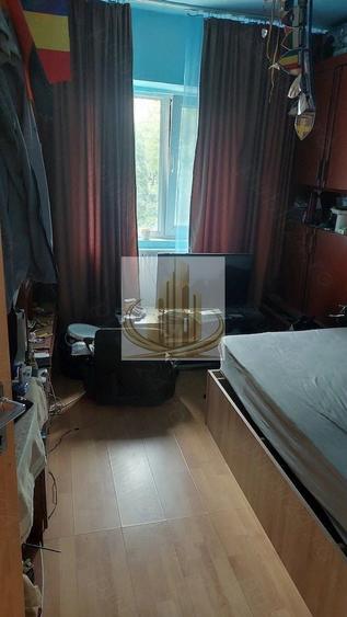 Apartament cu 4 camere decomandat în Lipovei