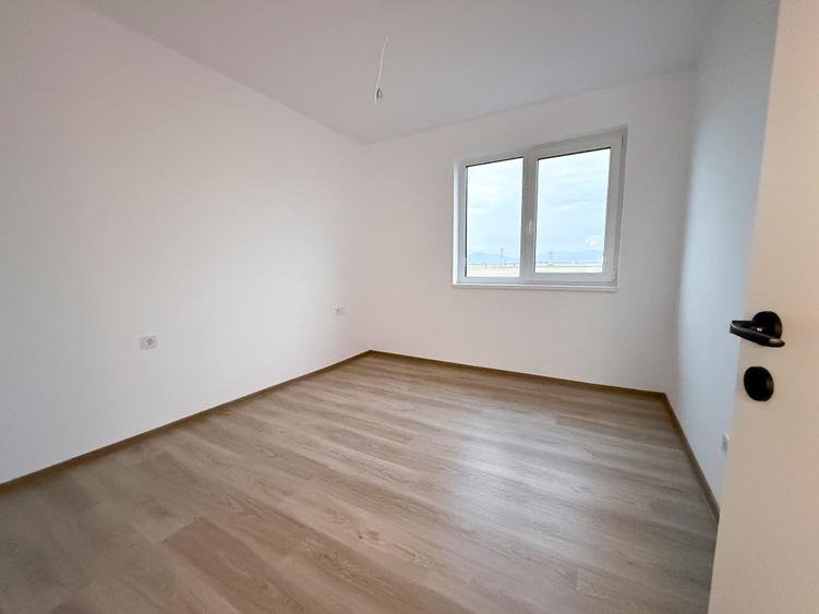 Duplex cu 4 camere cu Canalizare în Sânpetru