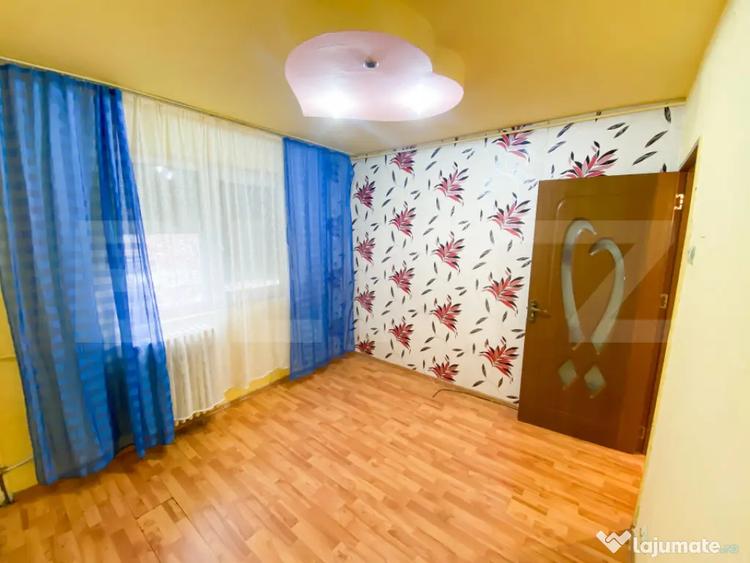 Apartament cu 3 camere decomandat în Rovine