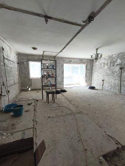 Apartament cu 3 camere decomandat în Anda