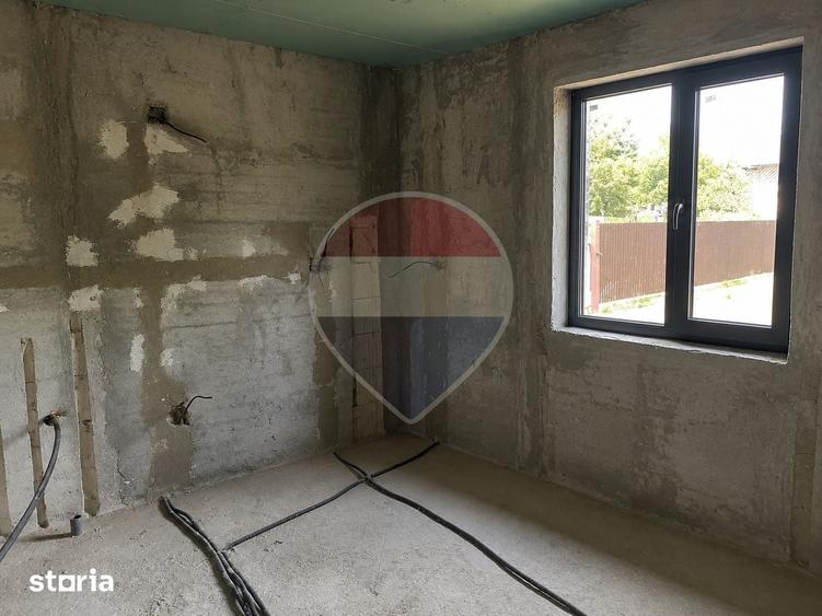 Casă cu 3 camere cu Teren 1200 Mp în Central