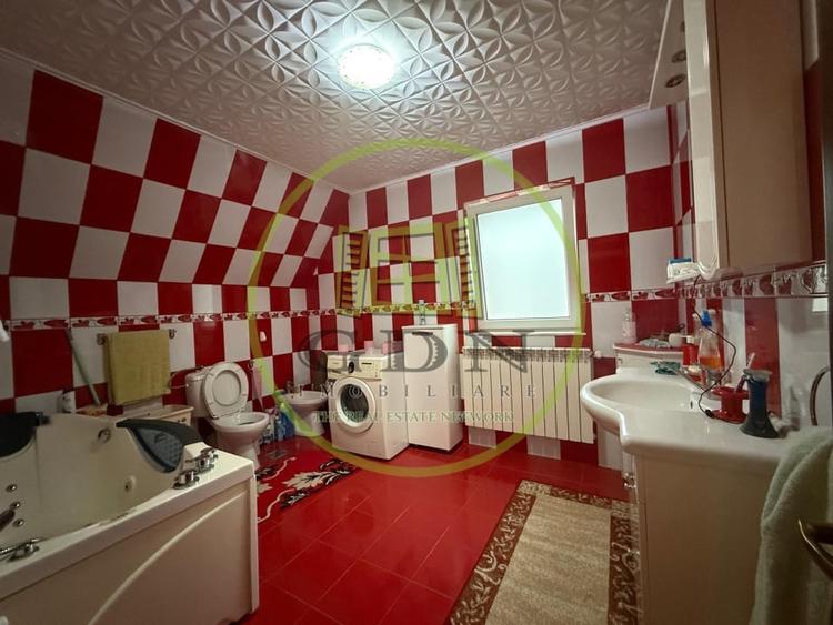 Casă individuală cu 4 camere cu Canalizare în Cârcea