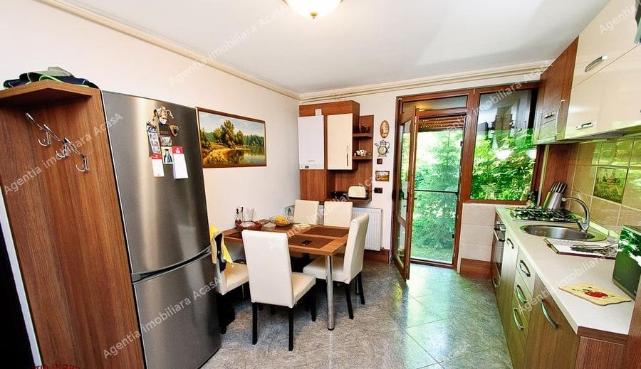 Apartament cu 3 camere decomandat, mobilat în Mazepa 1