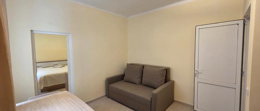 Apartament cu 3 camere semidecomandat în 15 Noiembrie