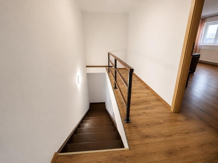 Apartament cu 3 camere decomandat, mobilat în Torontalului