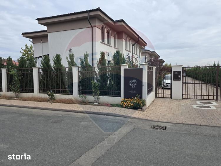 Casă cu 5 camere cu Teren 300 Mp în Ferme