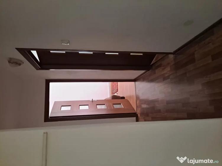 Apartament cu 3 camere decomandat în Exterior Vest