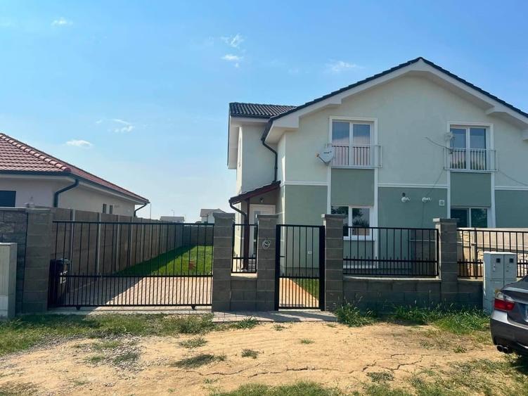Duplex cu 3 camere cu Canalizare în Moșnița Nouă