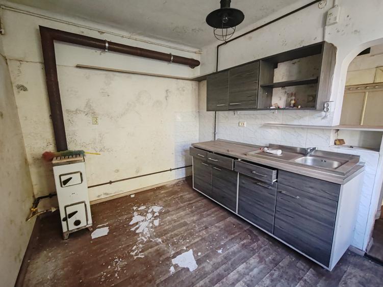 Casă individuală cu 3 camere cu Canalizare în Central