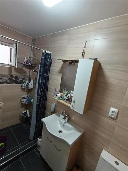 Apartament cu 3 camere decomandat în Apollo