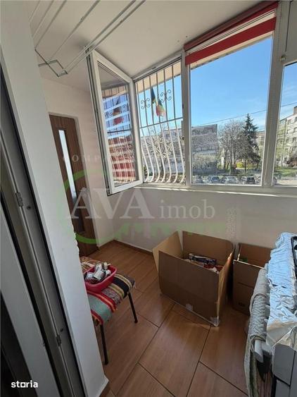 Apartament cu 3 camere decomandat în Mioriței