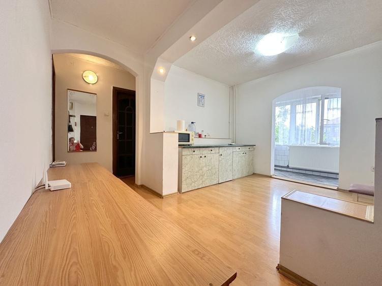 Apartament cu 2 camere decomandat, etaj intermediar - 10