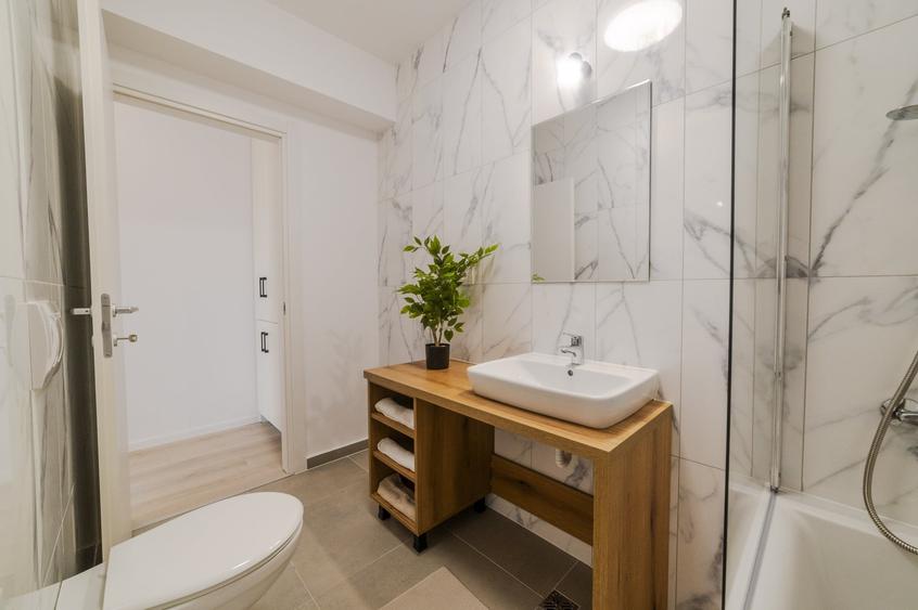 Apartament cu 3 camere semidecomandat, mobilat în Dumbrăvița