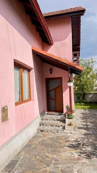 Casă individuală cu 4 camere cu Canalizare în Central