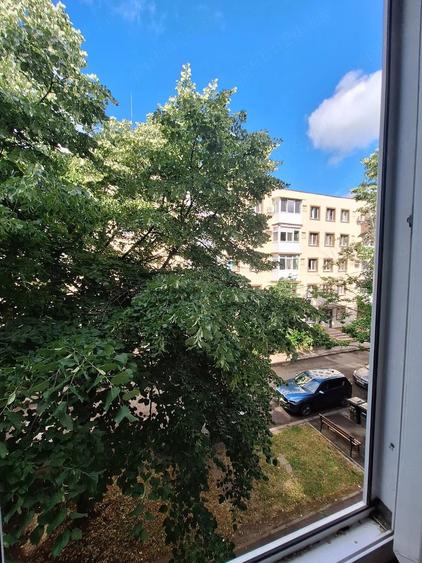 Apartament cu 3 camere semidecomandat, mobilat în Dacia