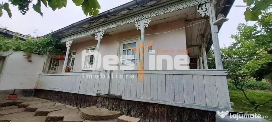 Casă cu 3 camere cu Teren 1715 Mp în Cornești