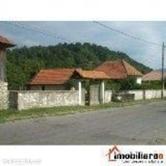 Teren de 3900 mp, în Sâmbotin