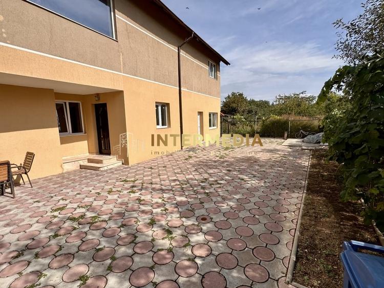 Casă individuală cu 7 camere cu Canalizare în Central