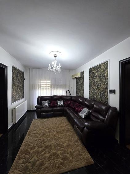 Casă cu 6 camere cu Teren 235 Mp în Rahova
