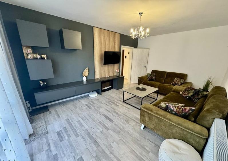 Apartament cu 3 camere decomandat, mobilat în Sânpetru