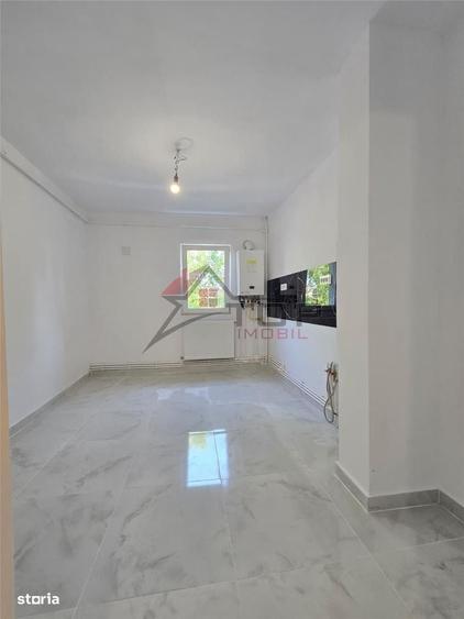 Apartament cu 4 camere decomandat în Dacia