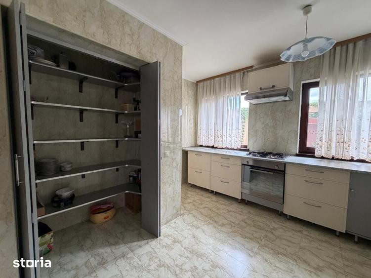 Casă cu 7 camere cu Teren 967 Mp în Nord