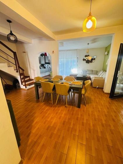 Vilă P+1+M renovată în 2022, cu grădină, în complex privat păzit - 1