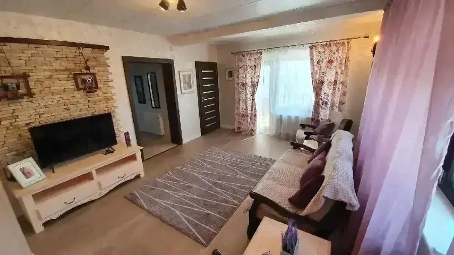 Casă cu Teren 4805 Mp în Est