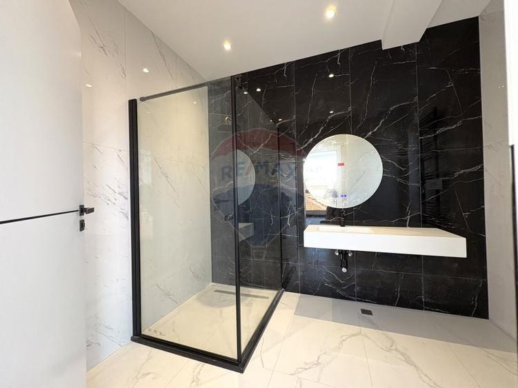 Casă / Vilă cu 8 camere de închiriat în zona Faleza Nord - 9