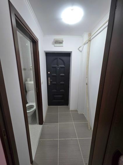 Garsoniera de vanzare 25mp +boxa subsol 20mp - 1