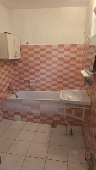 Inchiriez casa cu curte in Centrul Ploiestiului - 8