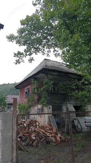 Casa la tara pe Valea Oltului - 1