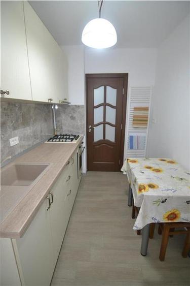 Inchiriere apartament 3 camere decomandat etajul 1 ,Florilor - 3