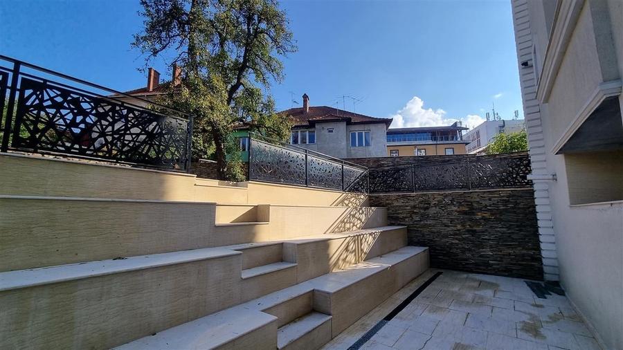 Vila - Bloc modern de 11 camere zona Centrul Civic , Onix - 37