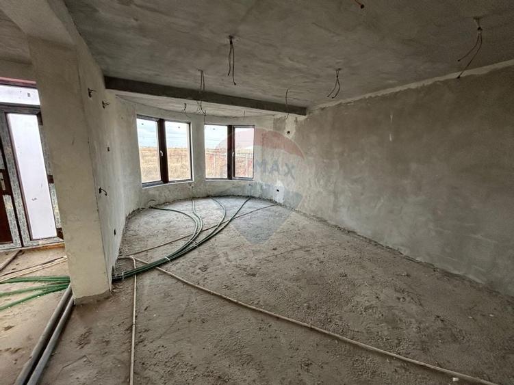 Casa / Vila cu 4 camere de vanzare in zona Ghercesti - 5