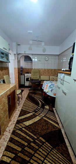 Targoviste,  Calea București,  bloc O1, vanzare apartament 4camere - 6