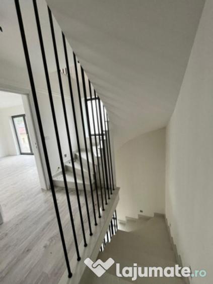 Casă cu 4 camere cu Teren 200 Mp în Central