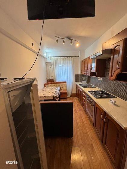 Apartament cu 3 camere decomandat, mobilat în Nicolina