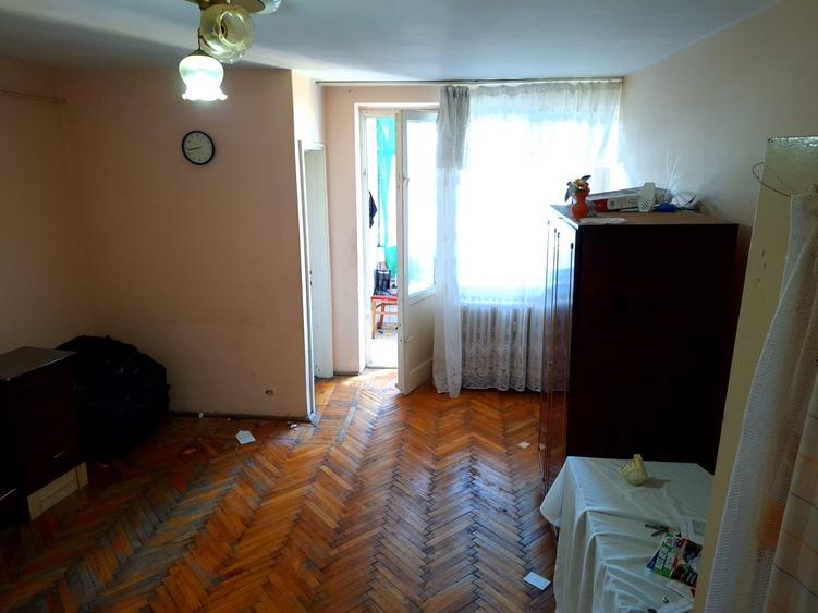 Garsonieră Craiovei , LIBERĂ / finisaje clasice , preț NEGOCIABIL - 2